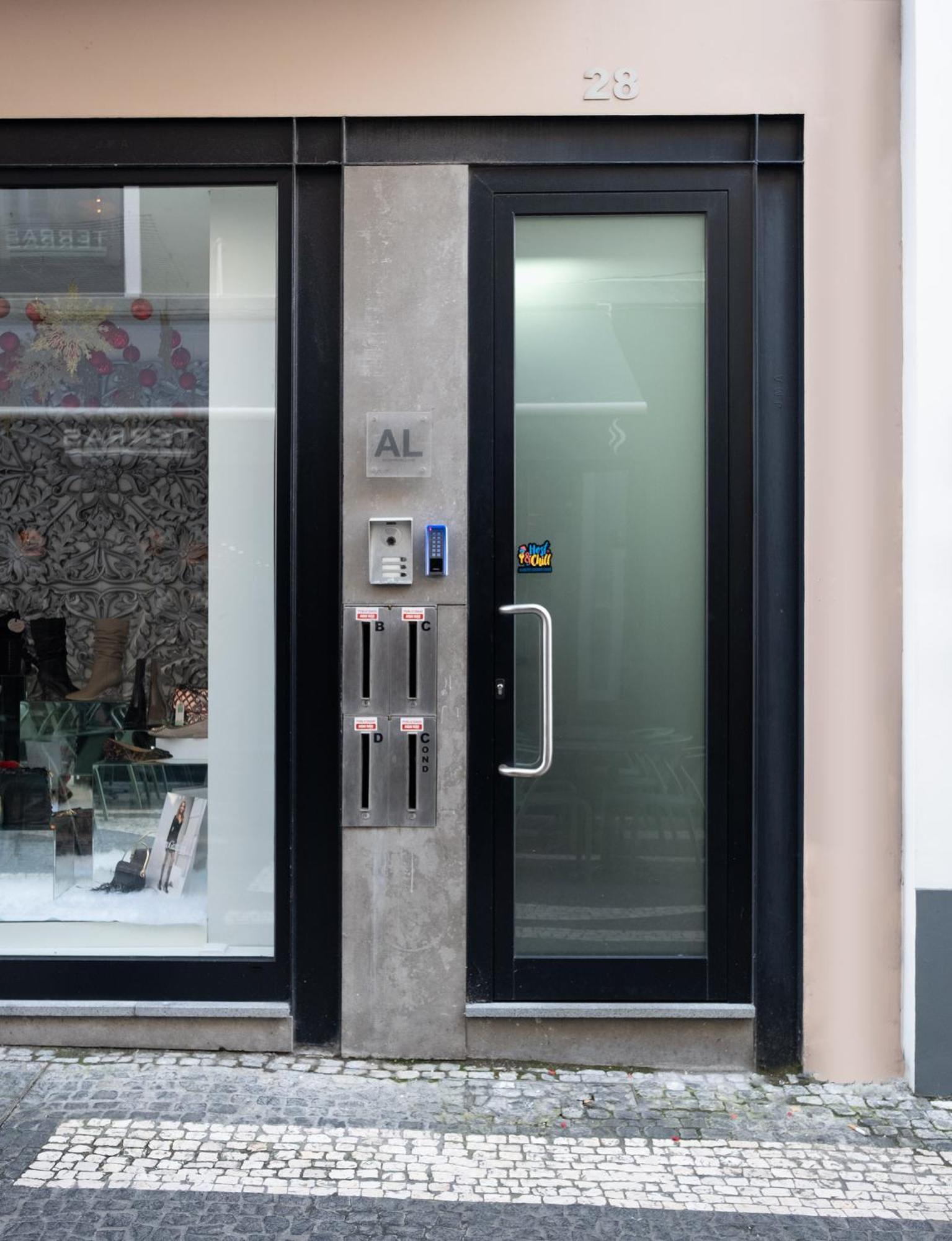 Ferienwohnung Ponta Delgada Flats - Host & Chill Exterior foto